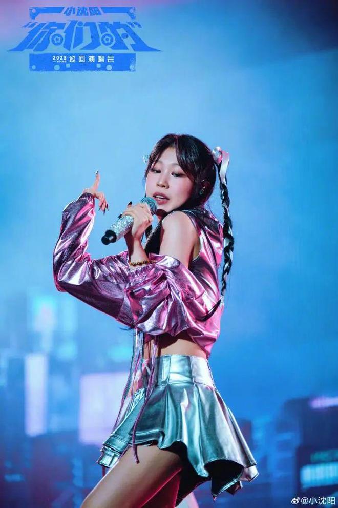 众高喊退票父亲护女引爆网络热议小沈阳女儿演唱会首秀翻车！观(图4)